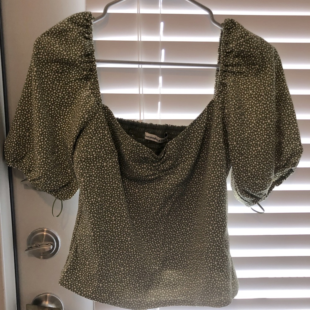 Never worn a&f top with spots & puffed sleeves. Fitted bodice w/ stretchy back